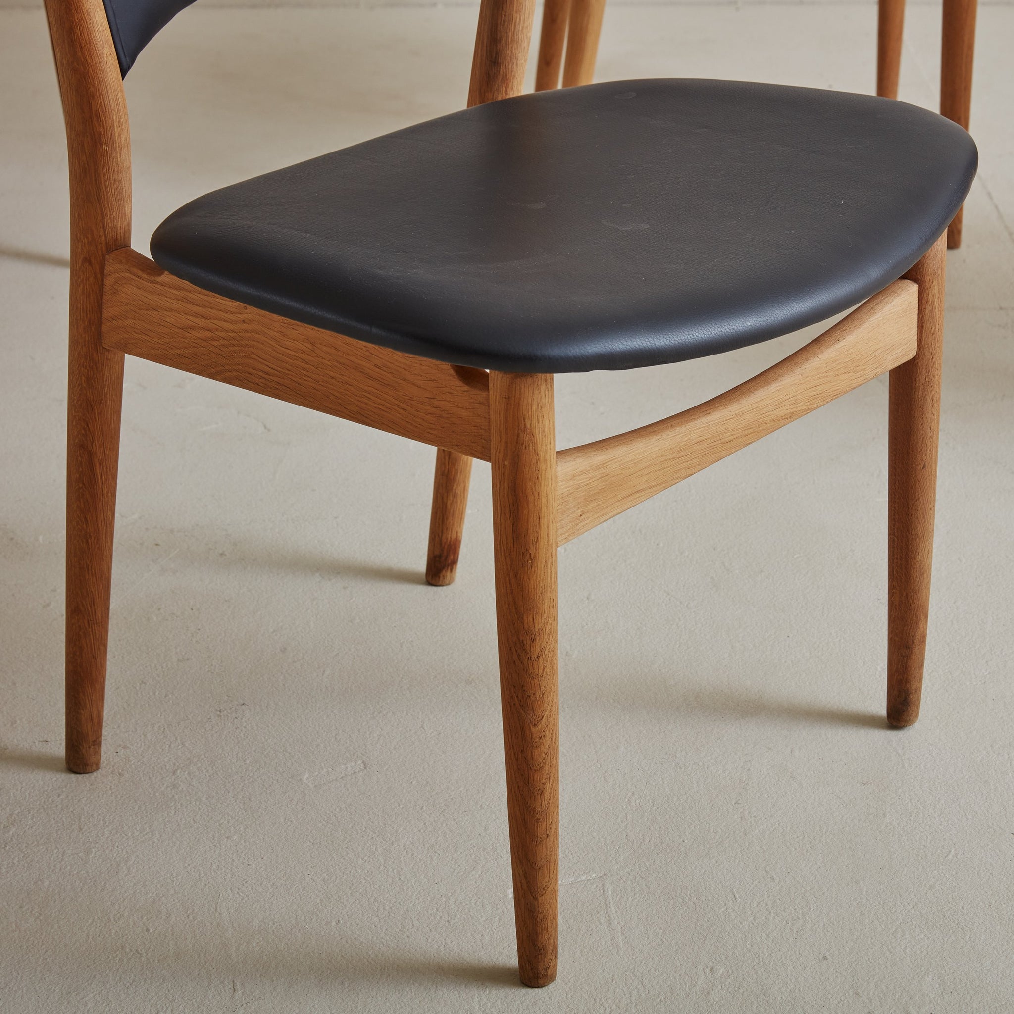 SW86' Black Vinyl + Oak Dining Chair by Finn Juhl for Søren Willadsen