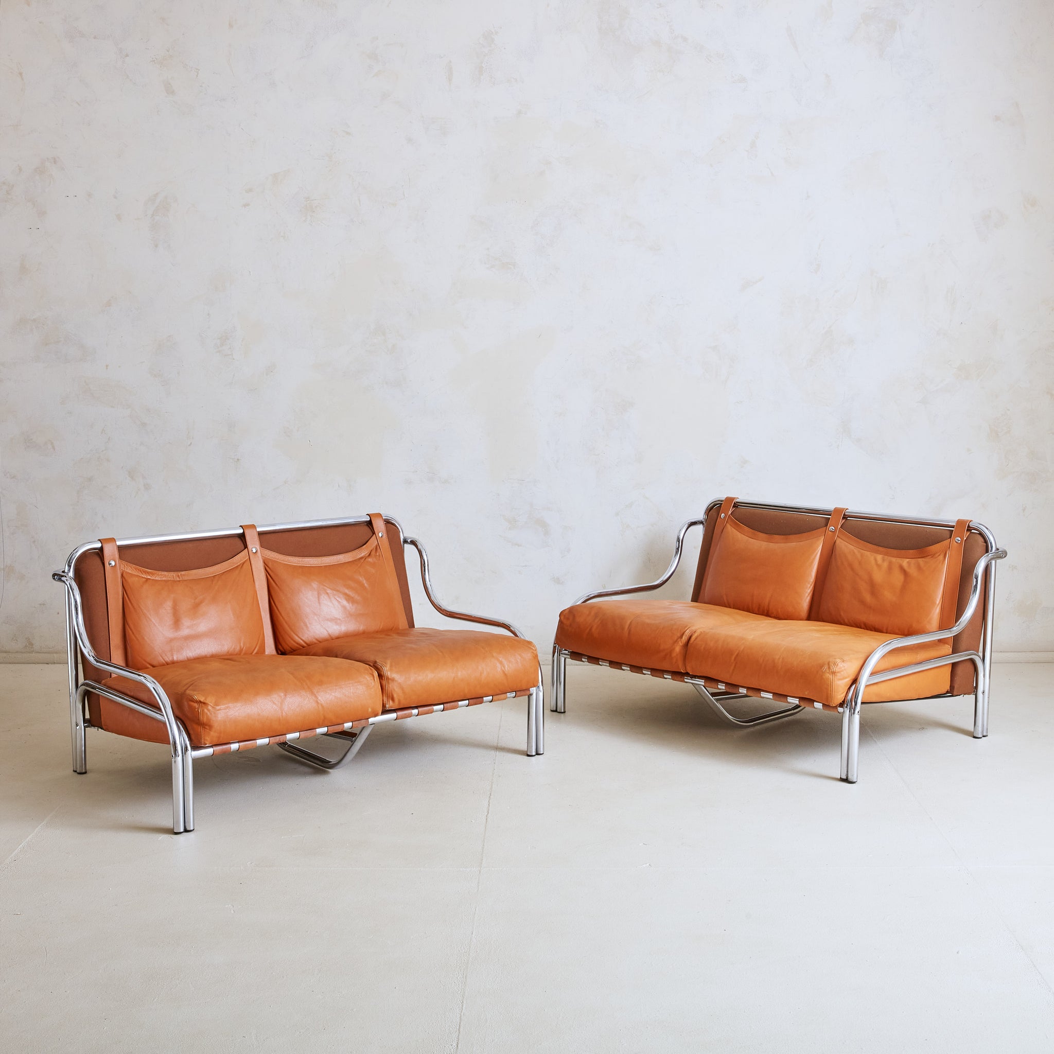 ITALIA　GLAMOUR　イタリアングラムール　32冊 Italian 'Stringa' Cognac Leather + Chrome Loveseat by Gae Aulenti for